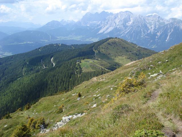 77 Blick vom Krahberg zu Planai und Dachstein.JPG